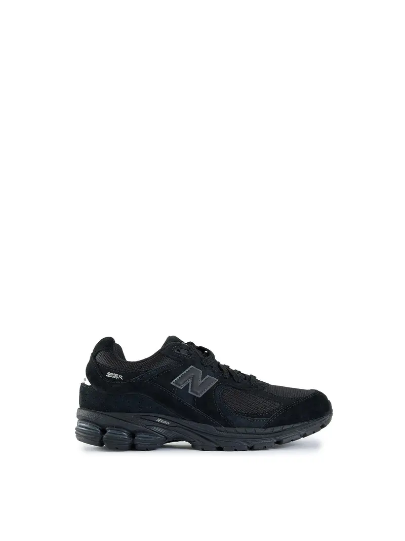 2002R Trainers Black 1
