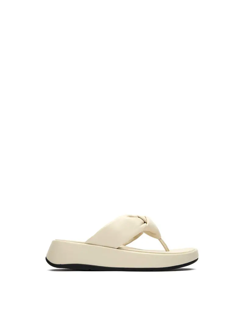 F-Knot Soft Leather Toe-Post Sandals Creme 1
