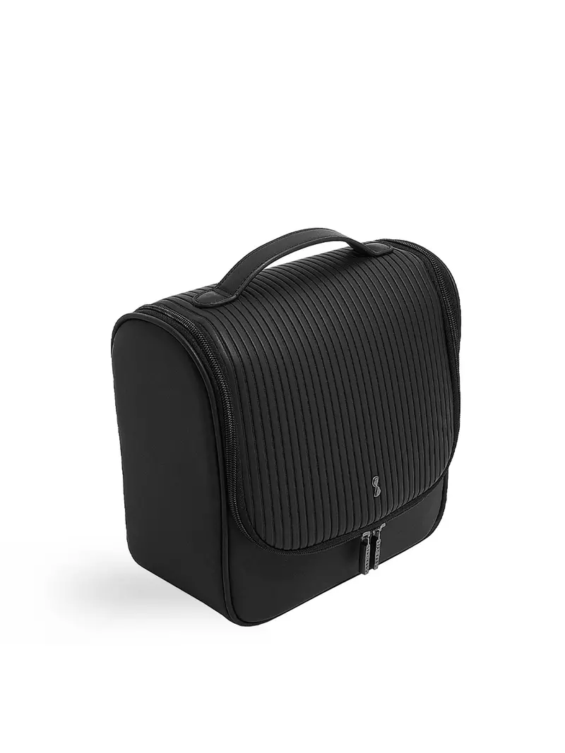 Fluted Large Hanging Wash Bag 1